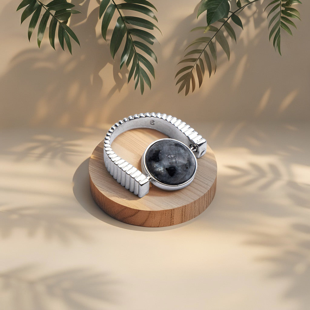 Anxiety Fidget Ring™ – Calm at Your Fingertips